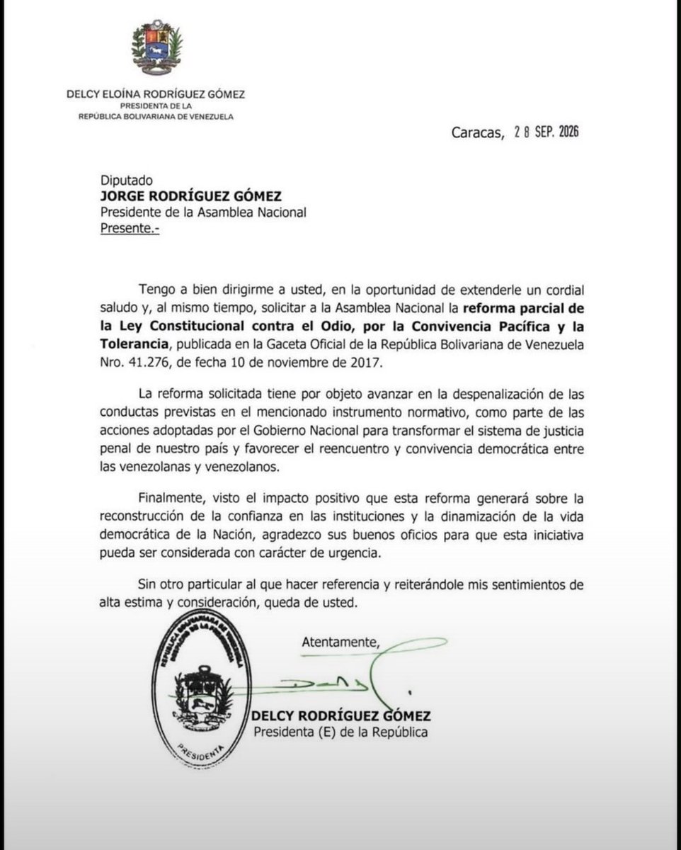 williamsdavila's tweet photo. La supuesta Ley contra el Odio es de origen absolutamente anticonstitucional y nula: fue impuesta por una ilegítima e írrita Asamblea Nacional Constituyente en el 2017 con el único propósito de criminalizar la disidencia y aniquilar las libertades ciudadanas. 

Esta ley ha sido motivo de desgracias para todos los venezolanos a quienes se les ha aplicado esta ley para sentenciarlos por delitos que NUNCA cometieron. 

No podemos conformarnos hoy una reforma parcial para despenalizar conductas.

 Venezuela no acepta paños calientes. 

Exigimos la derogación total de este instrumento represivo, el cierre definitivo de todas las causas espurias y la libertad plena de cada uno de los presos políticos. 
🇻🇪‼️