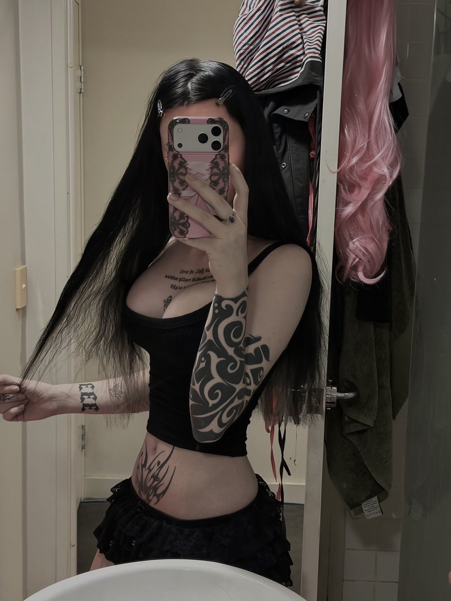 livindeadyaz's tweet photo. helloooo twitter :D https://t.co/3p8ij8ybMt