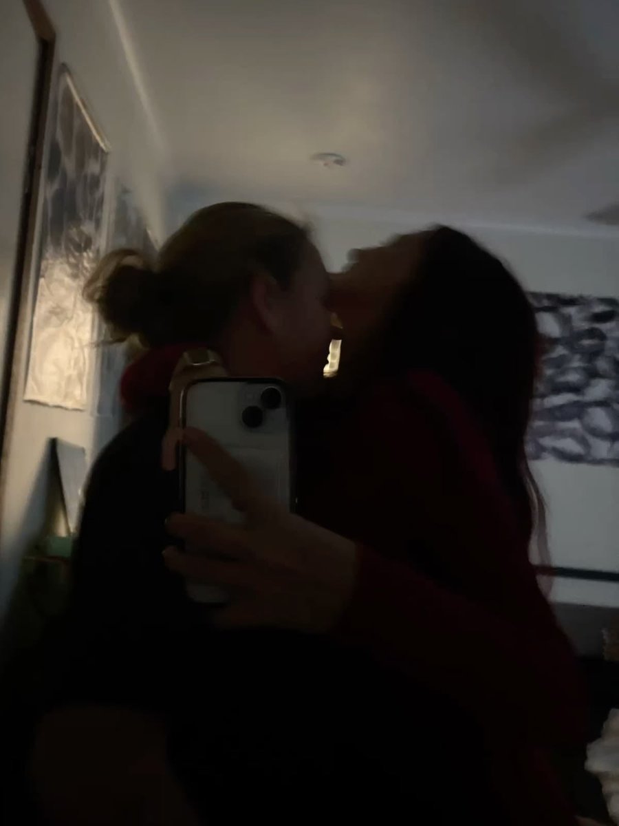 lushkisses3's tweet photo. needing this feeling ~ #wlw https://t.co/mdTyAtQ3dC