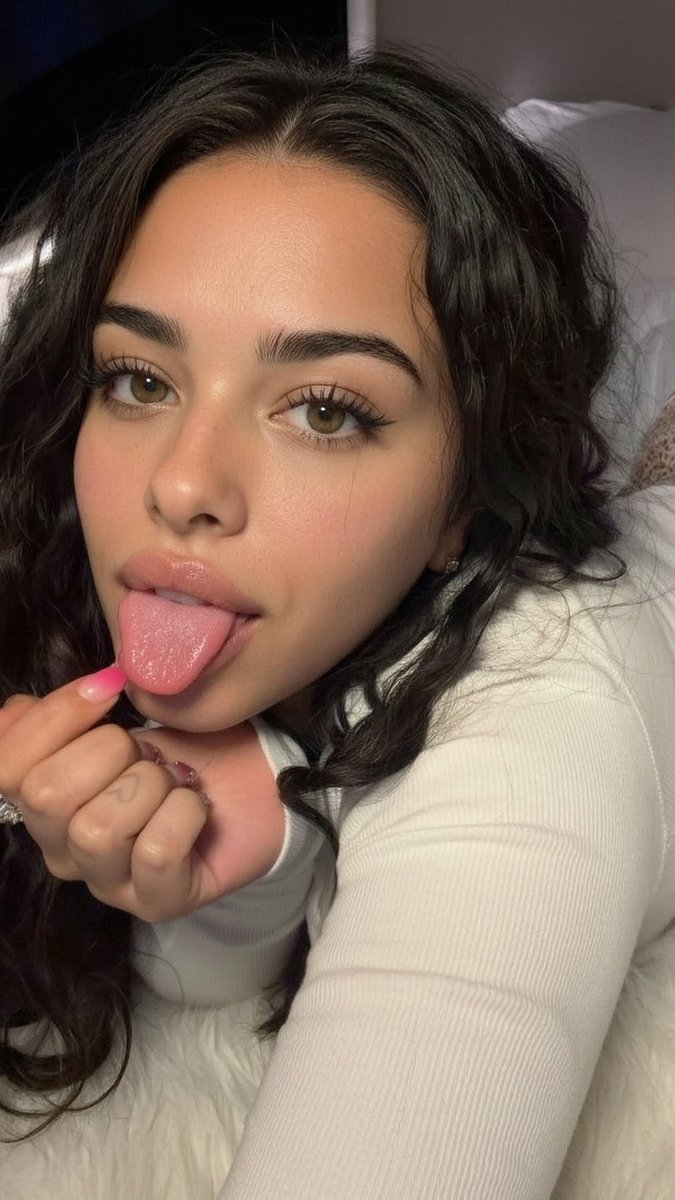 urfavgoddeess's tweet photo. Just enough tease to keep you wondering https://t.co/k4Wl79SHN0