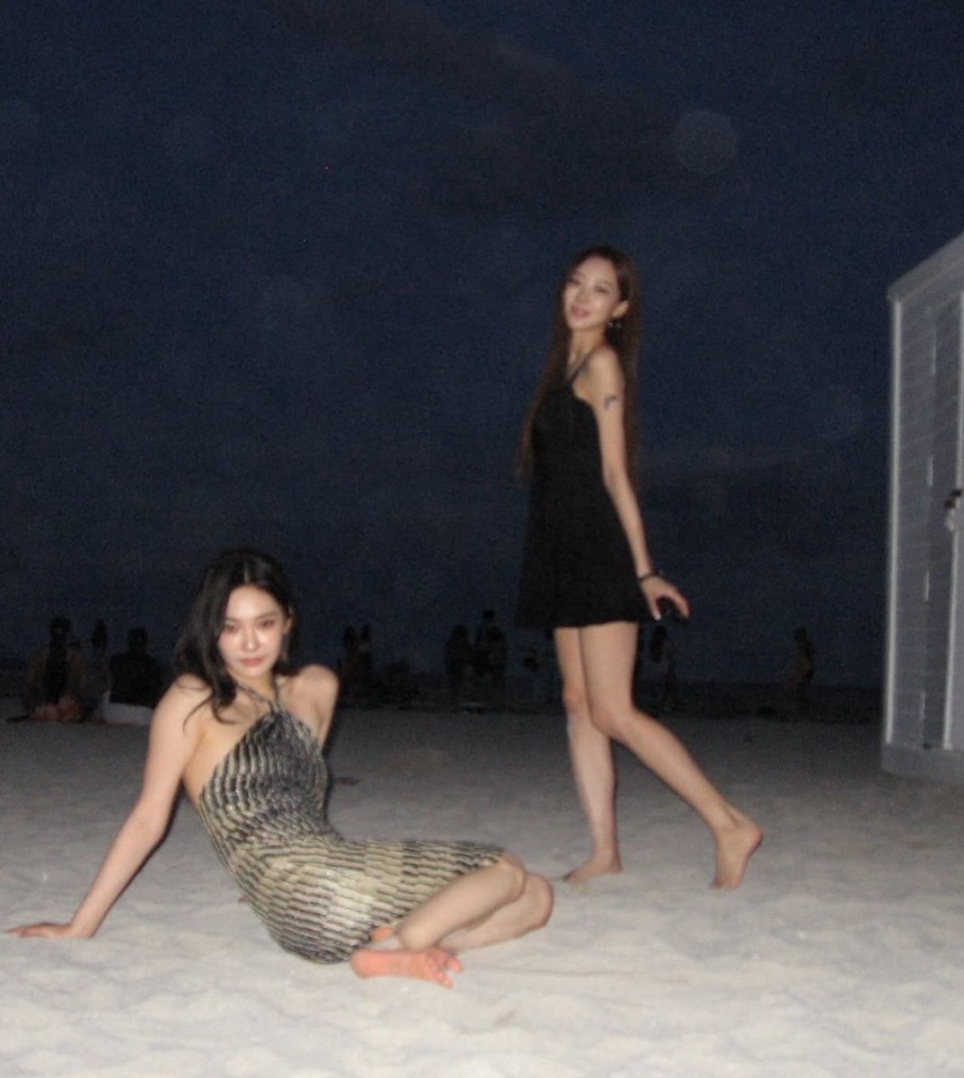 moonlightlee23's tweet photo. like my parents used to take pics like that, effortlessly cool https://t.co/eCv9WsejmE