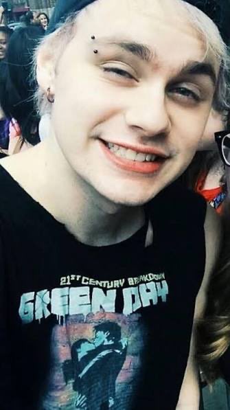 loverofminecth's tweet photo. i think michael’s eyebrow piercing deserved more hype. i don’t care if it was hanging on by a thread. you can’t silence me anymore i have to speak my truth https://t.co/6PaRPVcA3D