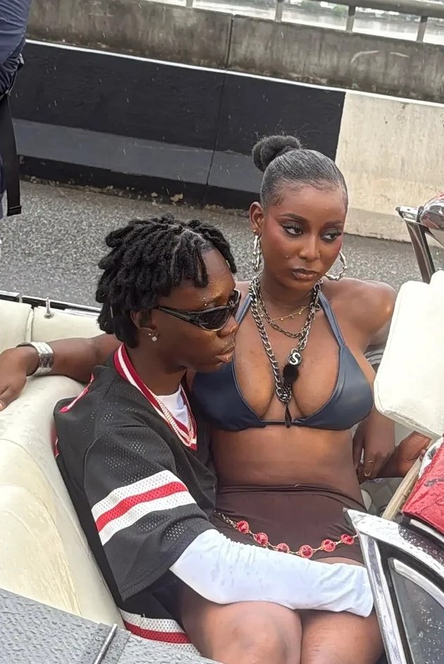 heisrichardz's tweet photo. Blaqbonez don go carry another person babe after he claim say he chop odumodublvck babe 40 times https://t.co/AKxyhQfLXO