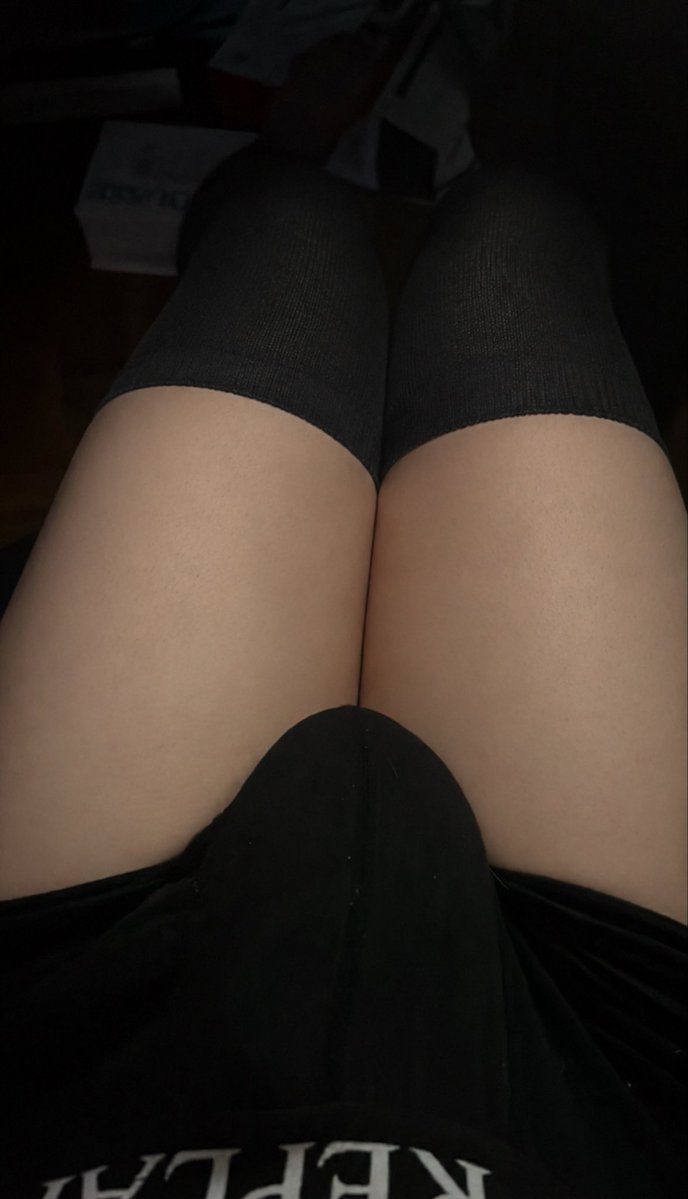 cuwiousfem's tweet photo. thighs for u :3 https://t.co/CYLN1wLor9