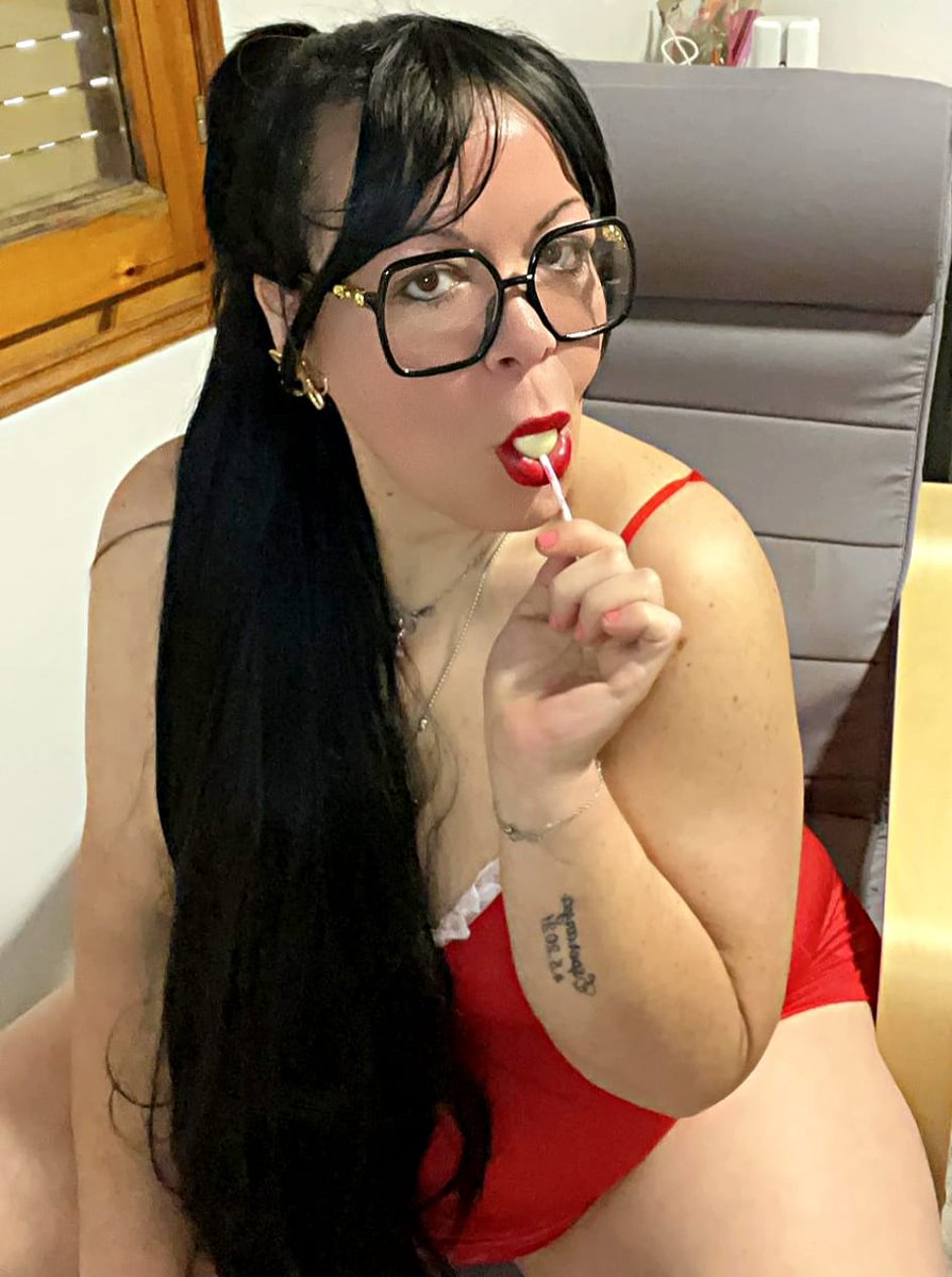 MiaCurvy43's tweet photo. Something sweet just for you 🍭😈 I'm watching you… don't just look 👀 Come see what I've got waiting for you 🔗 You won't be able to resist 😉#BBW #Milf #Curvy #Sweet #plussize https://t.co/HPEGHvM9D1