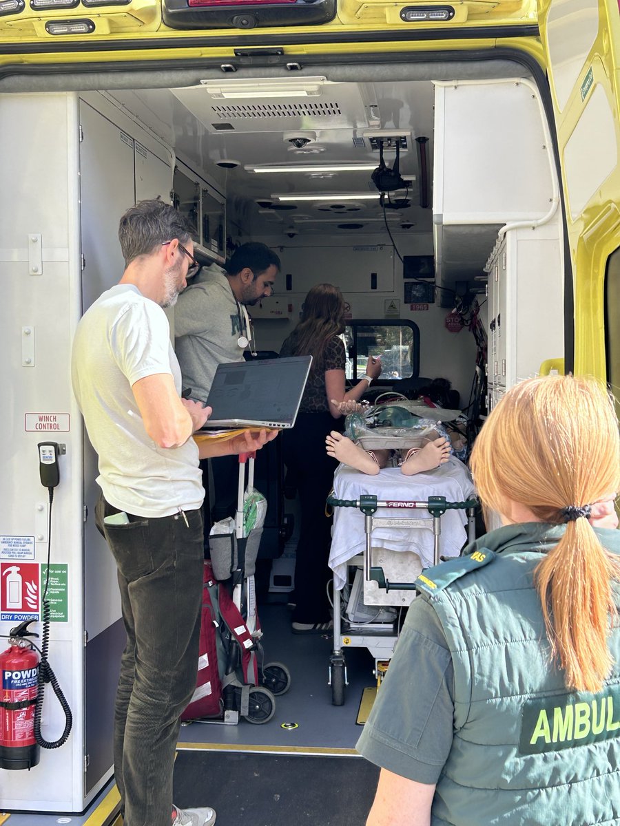 BTHFTsimtech's tweet photo. Yesterday summer thankfully lasted just one more day for our Critical Care Transfer course 😎 We couldn’t run this course without the excellent support of @YorksAmbulance 🚑🚑 https://t.co/VFDdG676wX