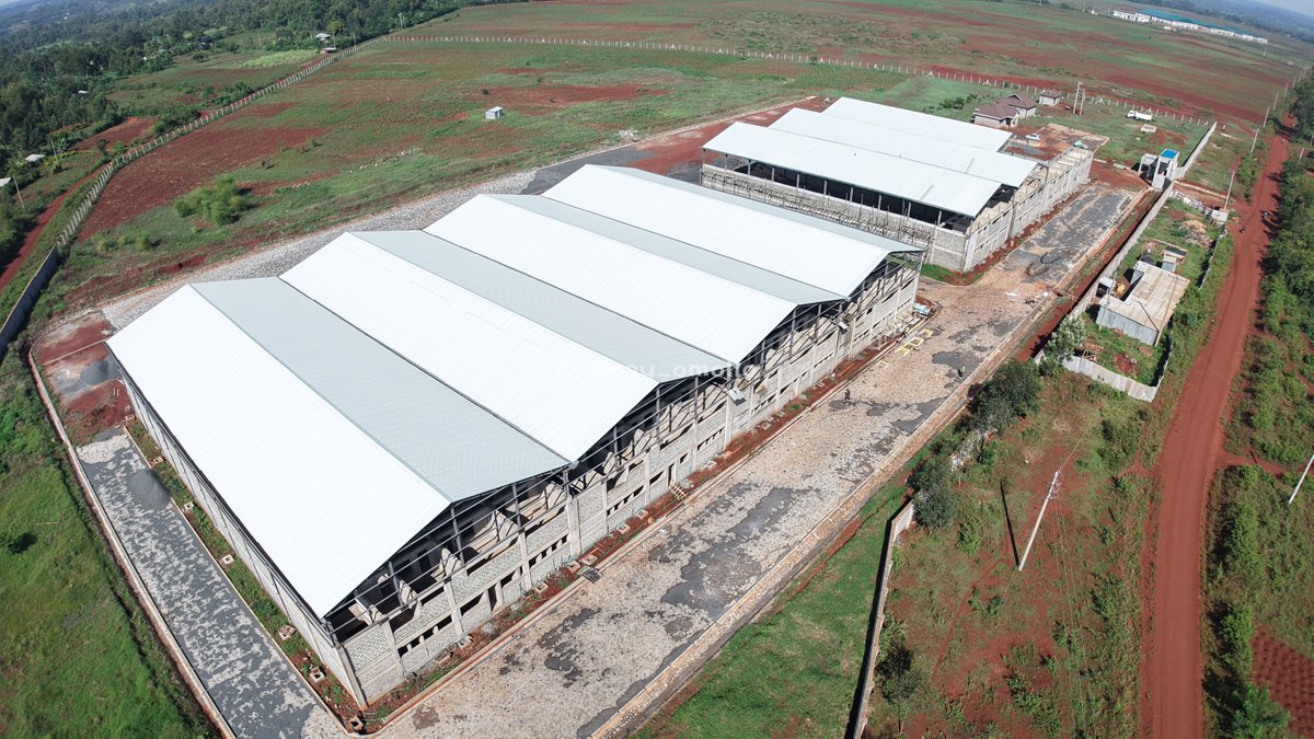ray_omollo's tweet photo. With agriculture supporting the livelihoods of a large share of Busia's population, the operationalisation of the Nasewa County Aggregation and Industrial Park (CAIP) is set to inject new value into the local economy. 

Jointly funded by the National and County Governments, the park advances the Bottom-Up Economic Transformation Agenda (BETA) by bringing aggregation, processing and value addition closer to farmers.

The facility is nearing completion, with eight godowns comprising aggregation centres, value-addition units and cold-storage facilities, alongside an administrative block and power house. 

Processing equipment for cassava and edible oils will be installed upon handover, creating a platform for farmers to access structured markets, reduce post-harvest losses and earn more from their produce.

The park will support key value chains including cassava, edible oils and cotton, while creating jobs and opportunities across farming, processing, transport and trade. 

Its integration with the wider industrial corridor is expected to deepen Busia's participation in regional and international markets.

Implementation is being coordinated with the State Department for Internal Security and National Administration to strengthen security, inter-agency coordination and community engagement around the emerging industrial hub, restoring investor confidence in the region and country at large.