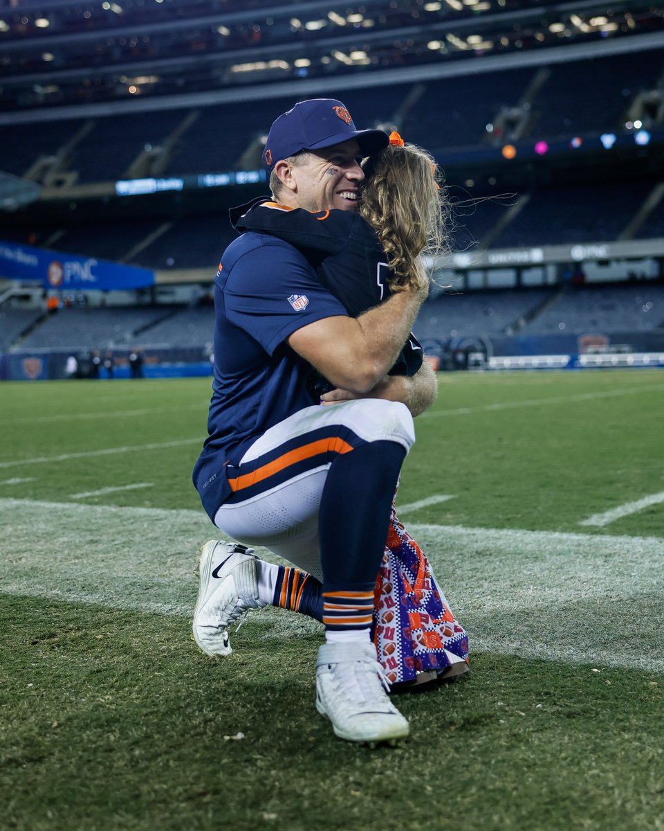 ChicagoBears's tweet photo. The ultimate girl dad 🫶 https://t.co/uYiXzkfZyG