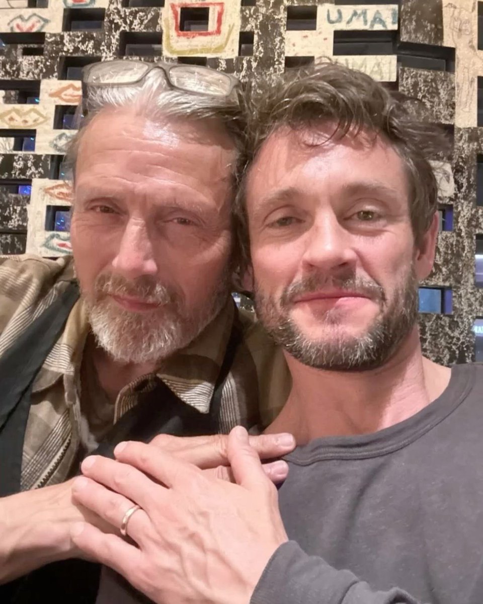 adorecannibal's tweet photo. don’t marry a british actor cause he will have a homoerotic friendship with his costar https://t.co/hbmQ0PKLua
