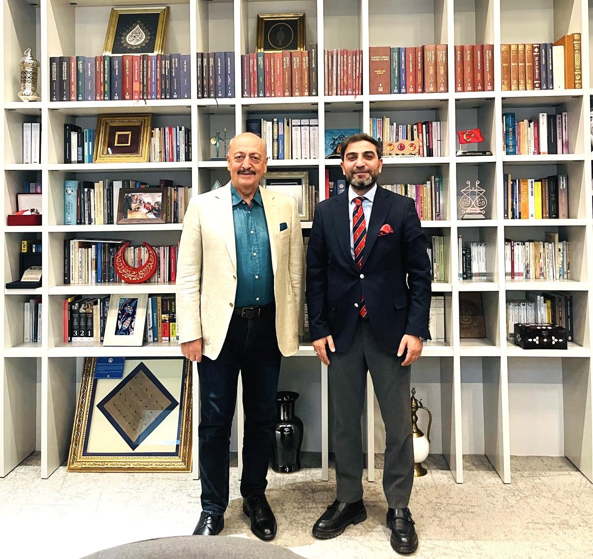 yasargunes69's tweet photo. Önceki dönem çalışma ve sosyal güvenlik Bakanımız Hemşehrimiz Değerli büyüğüm Ankara Milletvekilimiz Sn. @vedatbilgn in Acı Günü
Vefat eden Annemiz Gülhanım BİLGİN' e Allah'tan rahmet, Sayın Bakanımıza ve ailesine başsağlığı diliyorum. https://t.co/Zh7rFvU5IC