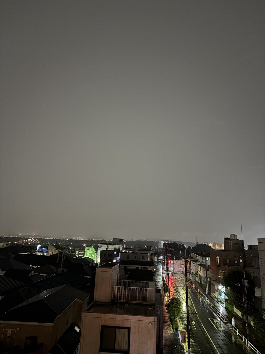 magapooTokyo's tweet photo. 9/29肉の日やったんや…砂肝も一応肉かな。冷たい雨が降る一日やったなぁ #夕暮れ #雨に煙る街並み https://t.co/qndYiRIrNV