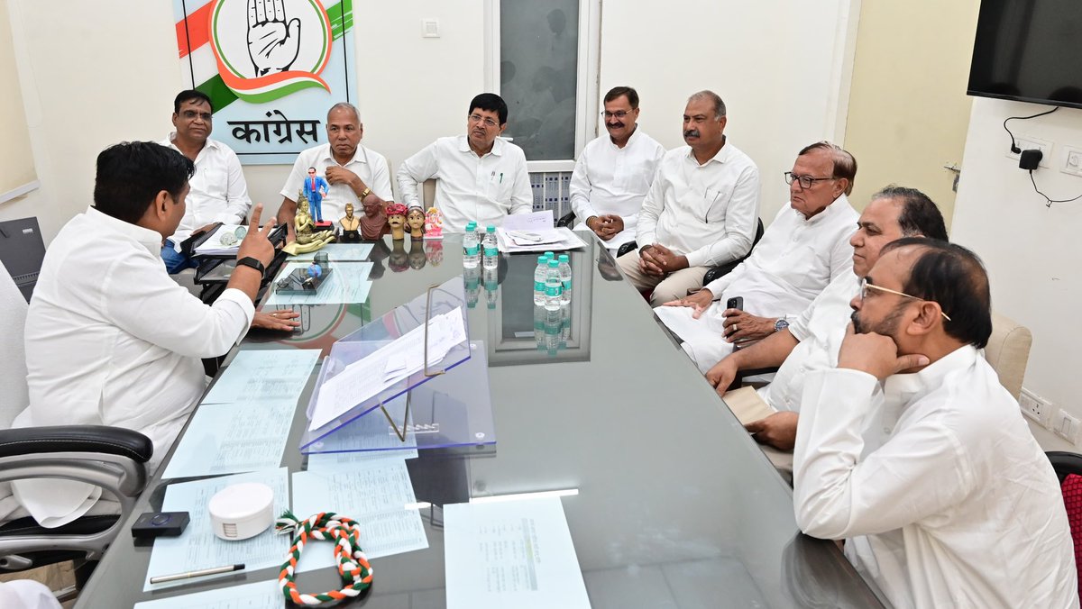 GovindDotasra's tweet photo. आज पीसीसी में पार्टी नेताओं और कार्यकर्ताओं से मुलाकात। https://t.co/RktkZQVfn0