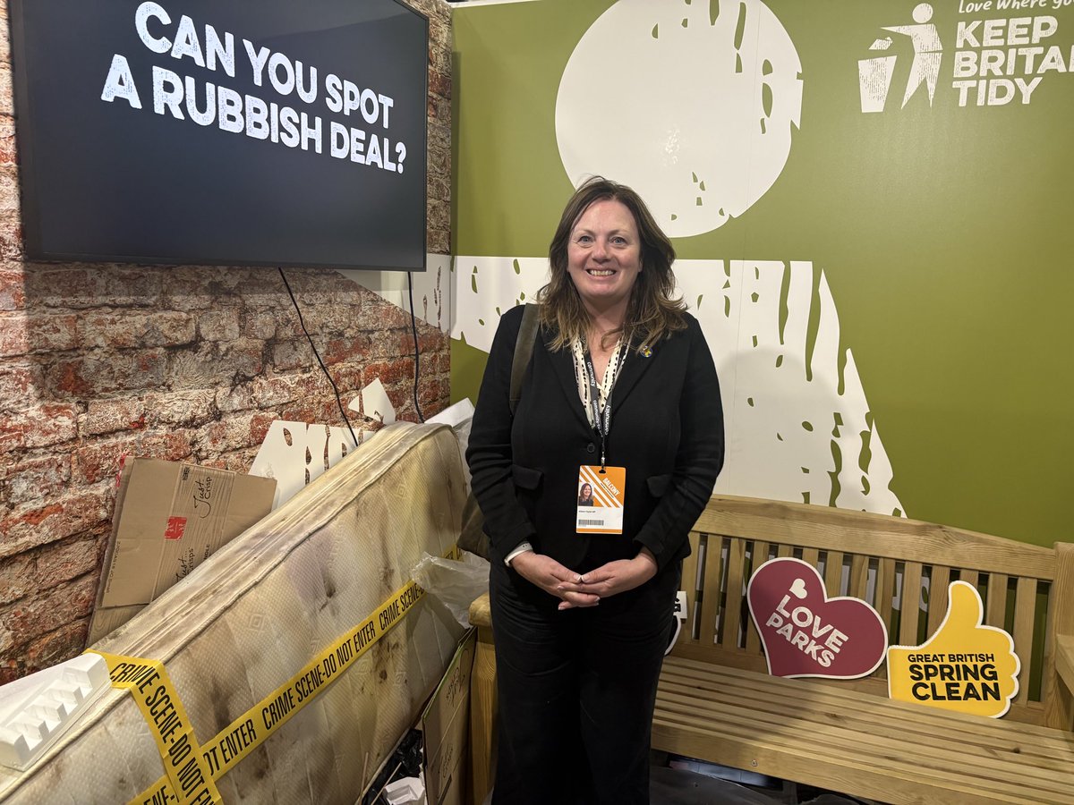 Alison_S_Taylor's tweet photo. I love going round all the stands @UKLabour Conference but #KeepBritianTidy #KeepScotlandBeautiful for some reason always resonate with me at our conferences.
Andy said today everyone should have a warm secure home, somewhere people feel safe and comfortable. I want that home in places not to be blighted by litter, fly tipping or antisocial activities. That’s why I support the community clean up campaigns across #PaisleyRenfrewshireNorth and I also advocate for higher penalties for fly tipping.