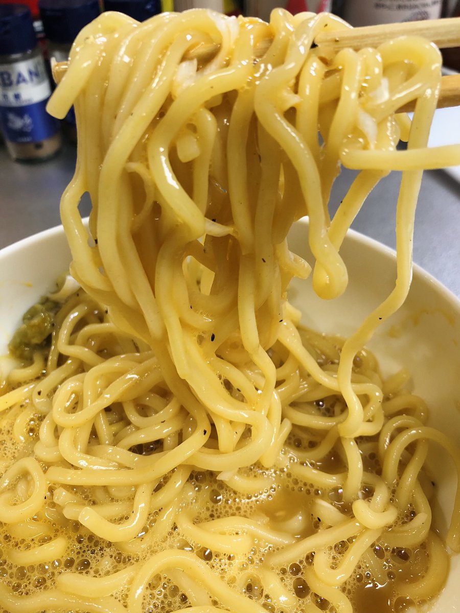 liao5963's tweet photo. TKM
かなり久々にTKM作った。
個人的に大好きなつけ麺用極太麺を規定時間茹で、氷水でキンキンに冷やす。
タレは麺つゆ40ml、ワサビ、刻み長葱少々、そこに卵黄をのせるだけ。卵黄好きは×2で。
お好みでブラックペッパー。うーん、シンプル激ウマ😙
#TKM
#冷やしらーめん
#美味いレシピ2026秋分 https://t.co/Z68bc8tPbG