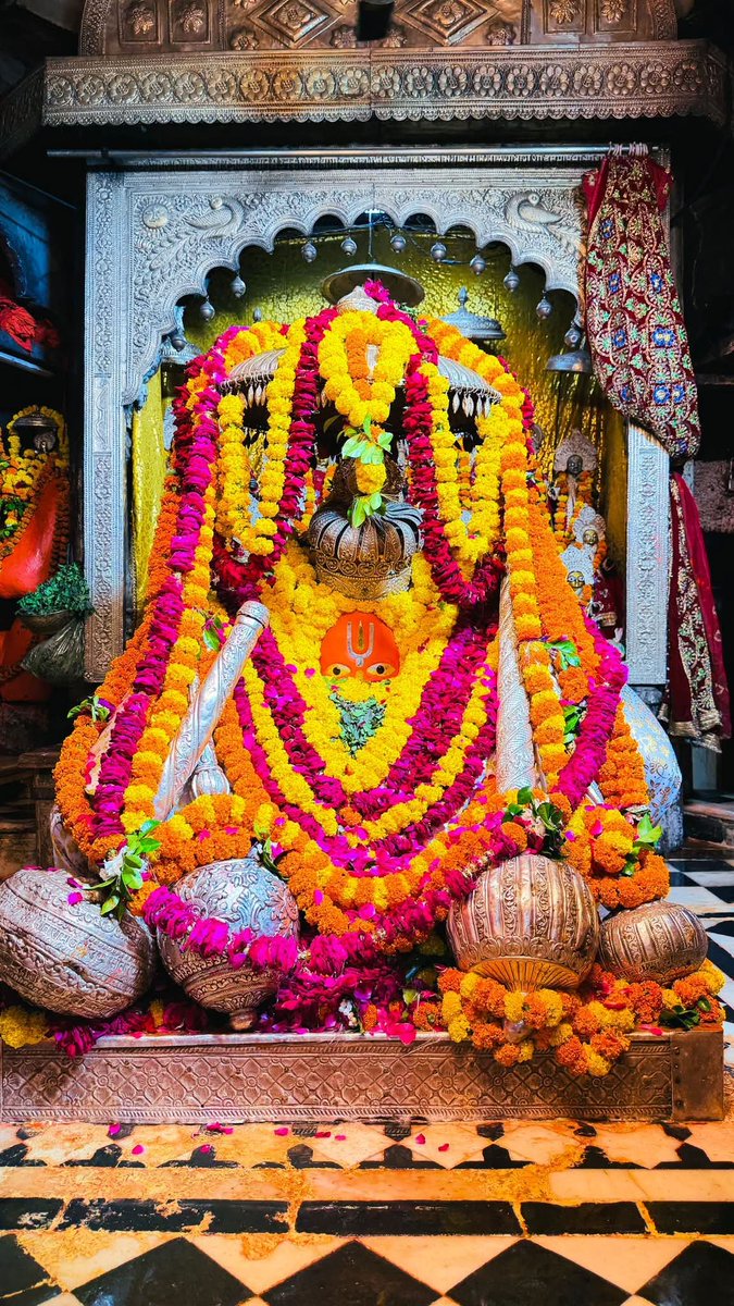 mrajudasayodhya's tweet photo. श्री हनुमान जी महाराज शयन आरती श्रृंगार दर्शन हनुमानगढ़ी श्री धाम अयोध्या जी 🙏 https://t.co/s7XZxyK6nb