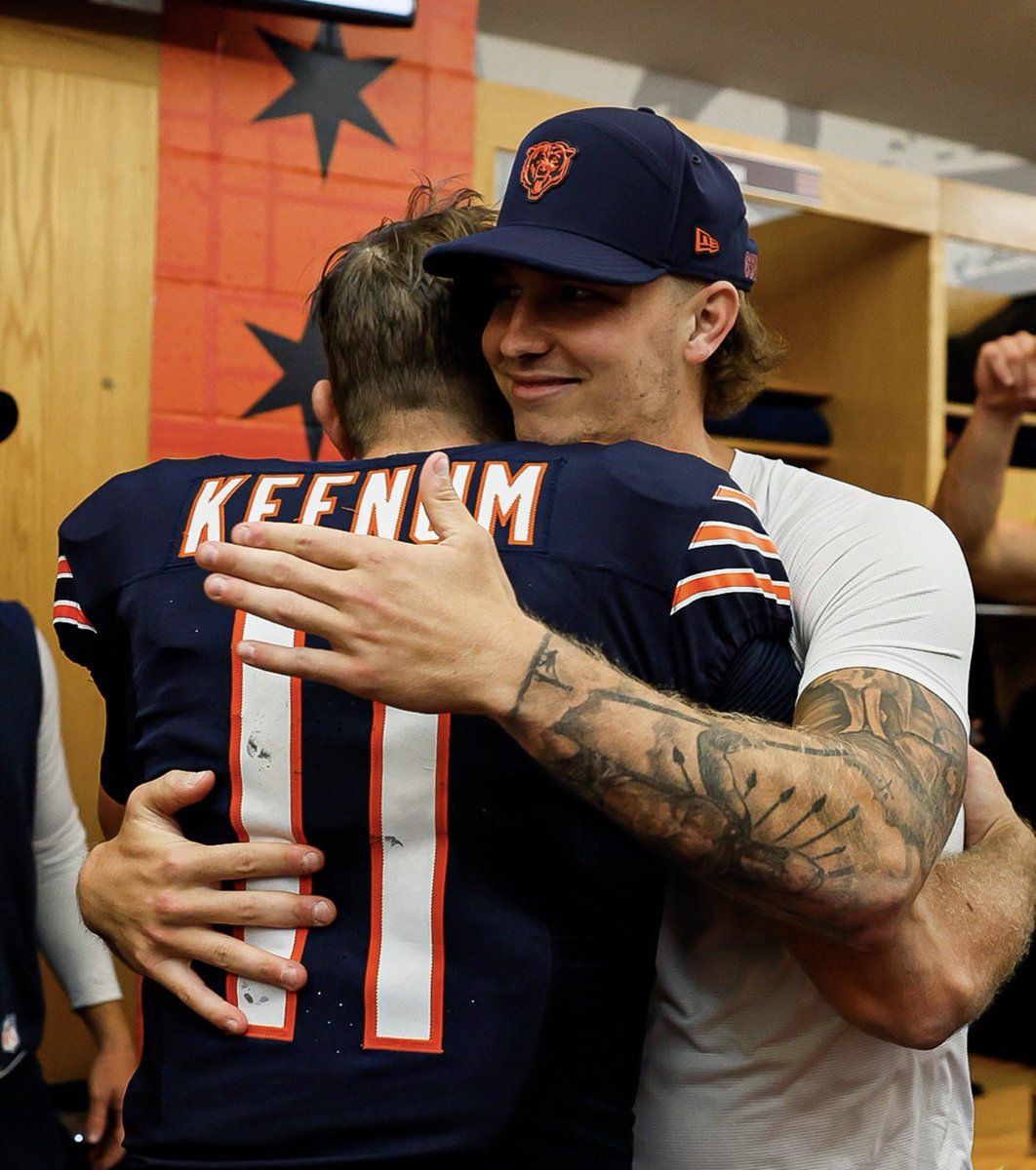 davebftv's tweet photo. Pretty cool photo from last nights Bears win https://t.co/T2ivPvwiuh