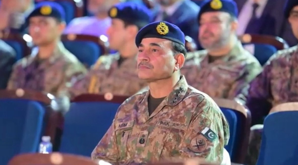 ArmyChiefofPK's tweet photo. فیلڈ مارشل سید عاصم منیر پاکستان کی تاریخ کے واحد آرمی چیف ہیں جنہیں ڈائریکٹر جنرل ملٹری انٹیلی جنس (DG MI) اور ڈائریکٹر جنرل انٹر سروسز انٹیلی جنس (DG ISI) دونوں اہم ذمہ داریاں انجام دینے کا اعزاز حاصل رہا۔ https://t.co/BVerZGH0oA