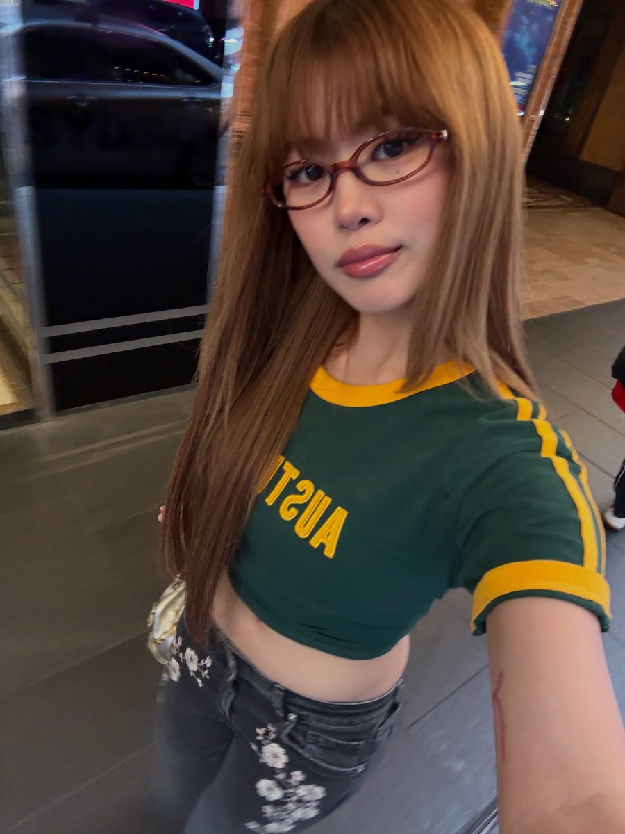 ABSCBNNews's tweet photo. PERO MINAMAHAL KO SIYA, DI BIRO TL AKO SA KANYA 🥰

BINI Maloi (@bini_maloi) forever rocking that Australia shirt no matter the colorway.

(📷: Maloi/Instagram) https://t.co/kkQfBWuDe3