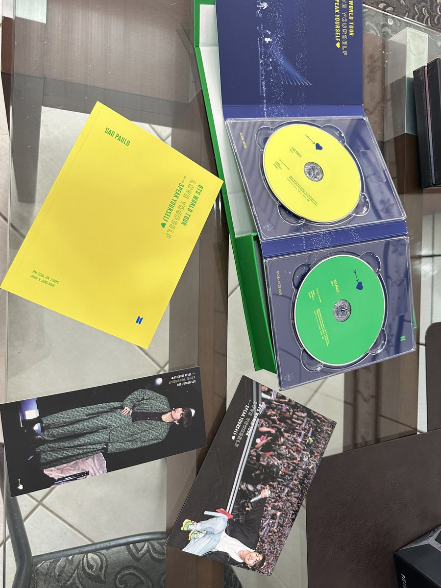 dudissf4's tweet photo. [VENDA] 

Álbum BTS world tour São Paulo original completo

$300,00 (valor negociável) 
Estou vendendo pq não sou mais army e não faz mais sentido ter eles guardados https://t.co/va6dYUa68V