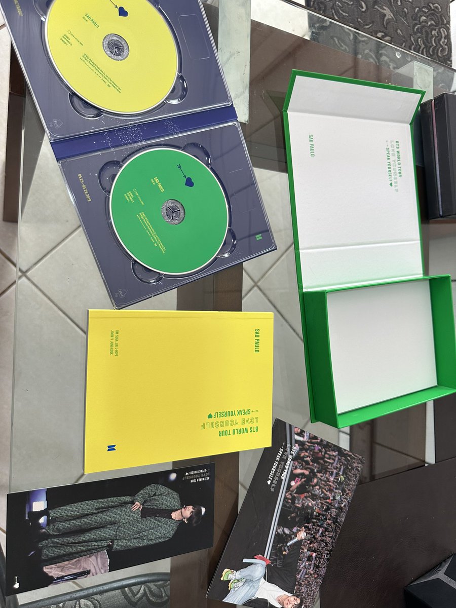 dudissf4's tweet photo. [VENDA] 

Álbum BTS world tour São Paulo original completo

$300,00 (valor negociável) 
Estou vendendo pq não sou mais army e não faz mais sentido ter eles guardados https://t.co/va6dYUa68V