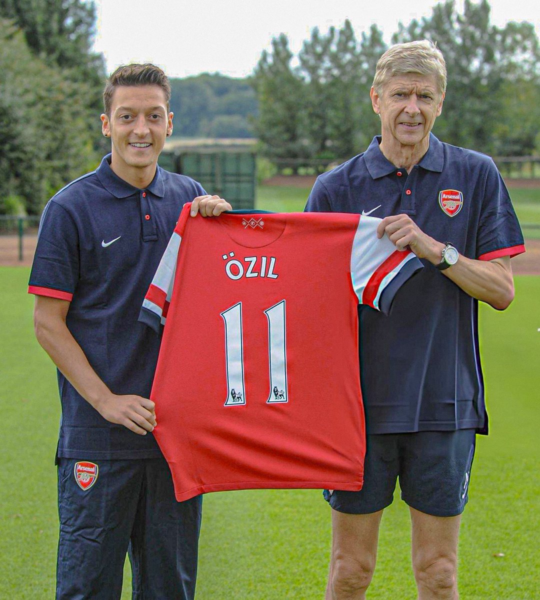 now_arsenaI's tweet photo. He built a new stadium and had to sell his best players year on year while needing UEFA Champions League qualification to keep the club afloat.

Then these scumbags turn up, inflate their revenue by £900million, produce fake contracts to hide their finances and cheat the entire league.

Arsene, I’m so sorry.