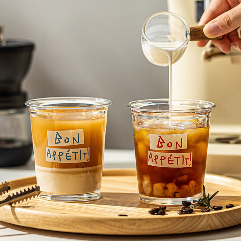 BrittaniRrf6's tweet photo. Te encanta el café frío cremoso Solo necesitas café frío, leche de avena y una cucharadita de miel: mezcla todo, listo en 2 minutos! https://t.co/oaMvDQXwGO