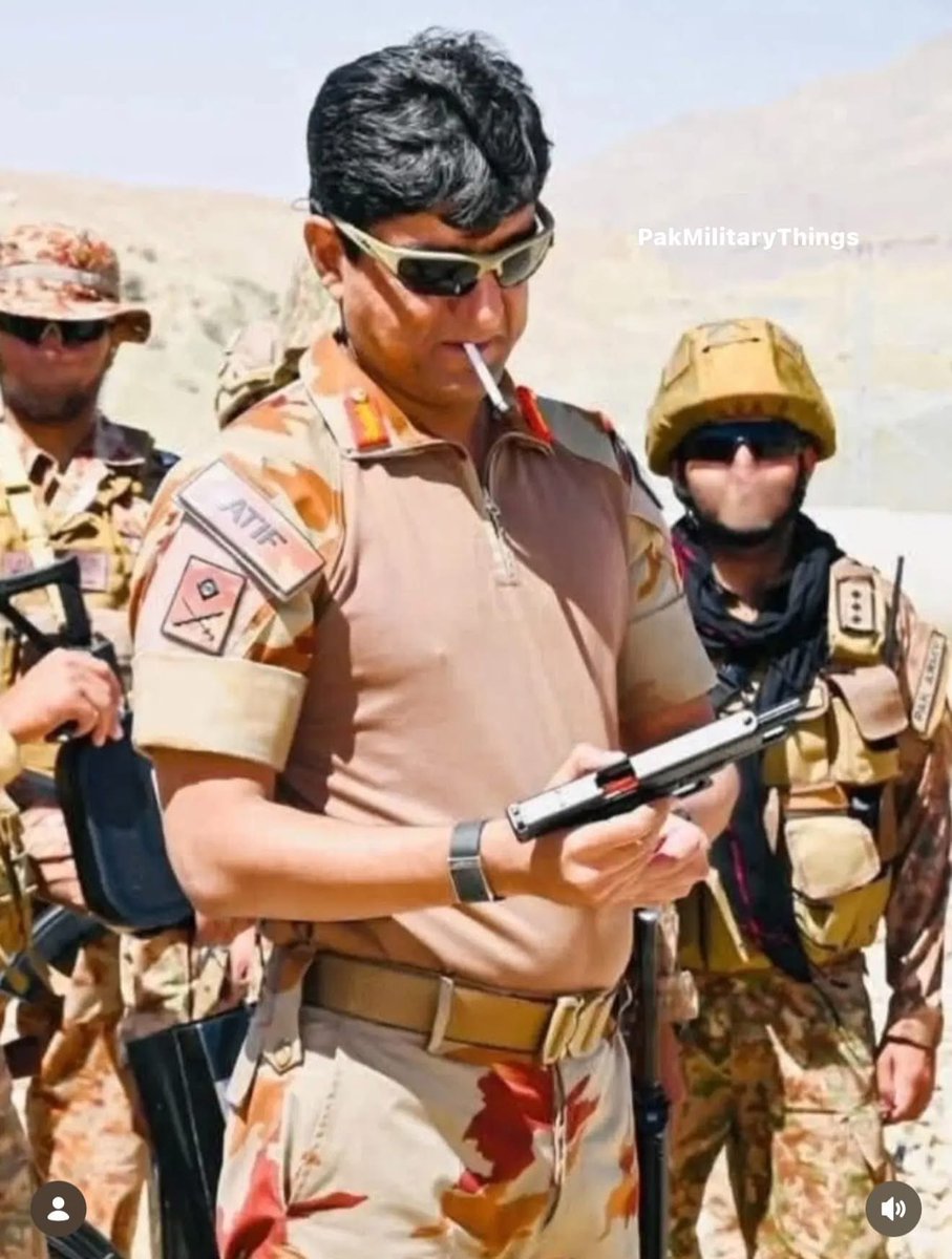 PakMilitary132's tweet photo. IG FC Bln N Maj Gen Atif Mujtaba alongside his troops during an ongoing operation, leading from the front and standing shoulder to shoulder with his men. 🇵🇰⚔️

#pakarmy #FC #pmt #Ispr https://t.co/DjXvjVJmi7