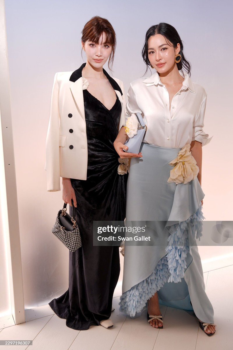 LingOrm_BH's tweet photo. Lingling Kwong and Orm Kornnaphat look absolutely beautiful in their Dior Summer 2027 looks. Lingling’s soft sophistication and Orm’s elegant dramatic charm come together so beautifully. 🤍🖤✨

LINGORM BA DIOR AT PFW
#DiorSummer27xLingOrm
#LinglingKwong #OrmKornnaphat
#LingOrm #Dior #DiorSummer27 #PFW