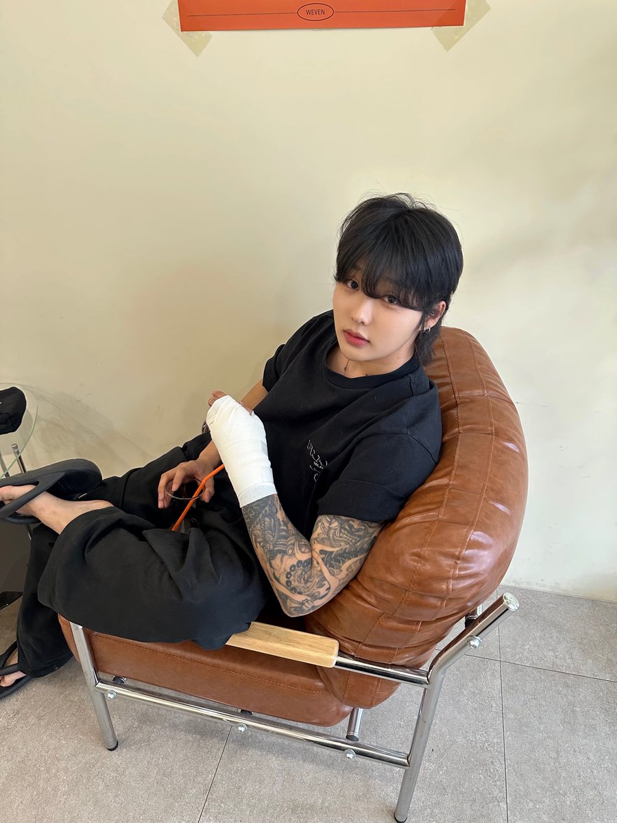 woosom2's tweet photo. 나는 꽃 선물 받는게 너무 좋다
남자라서 꽃 같은건 받을 기회가 많이 없는듯
그래서 그런지 꽃 받으면 뭔가 몽글몽글 해져
그 꽃말에 의미를 알고 꽃을 바라보고 있으면
주는 사람의 마음이 느껴지는거 같음 난 슈퍼
INT(f)P다 https://t.co/DuAkLvvCD2