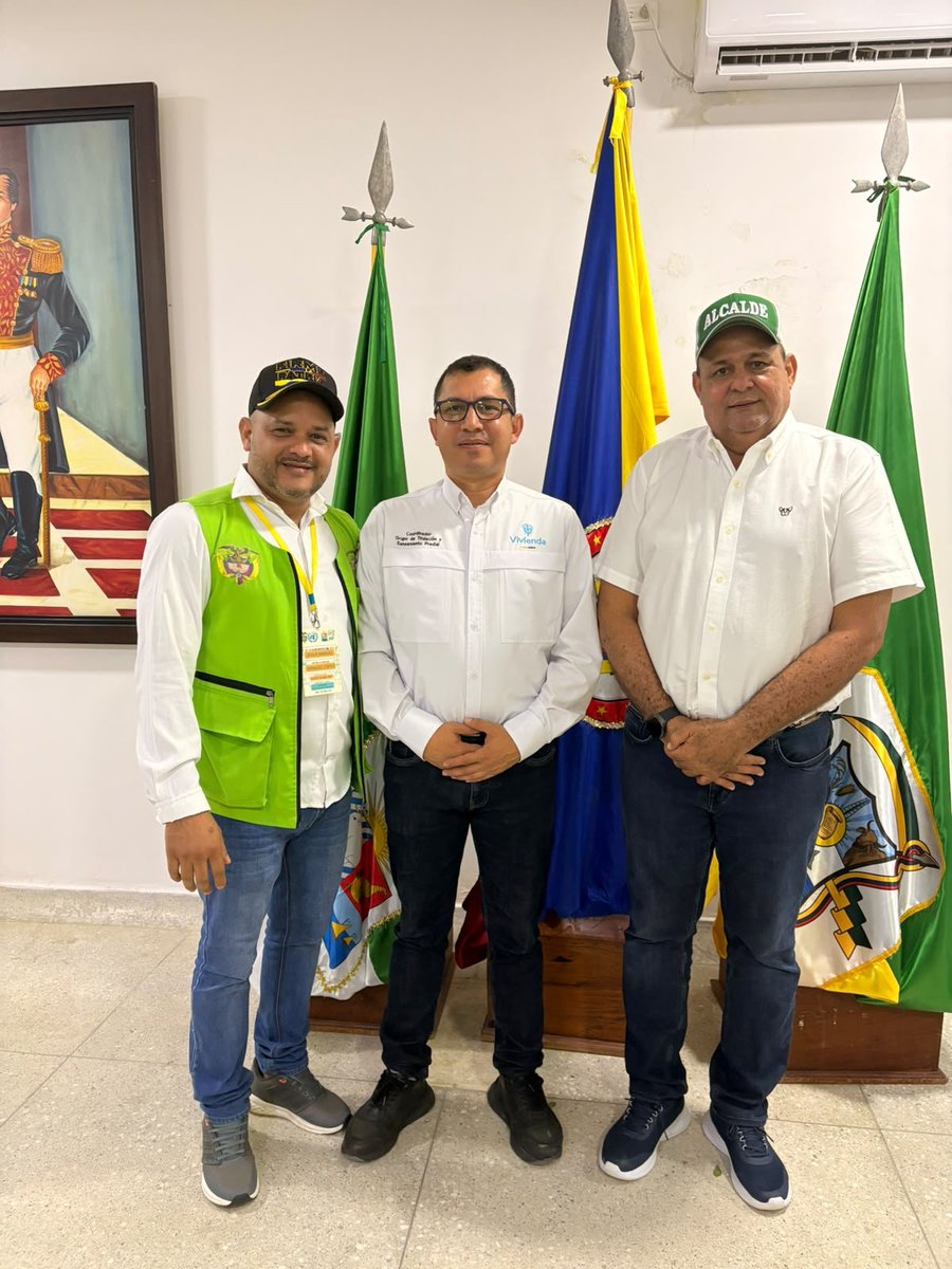 JesMan1979's tweet photo. Alcalde de San Marcos Sucre, Arnulfo Ortega y en compañía del coordinador de títulos del ministerio de vivienda Ismael López, entregaron 15 títulos de propiedad en el municipio de San Marcos Sucre. Como Defensor DDHH y veedor ciudadano comprometido con la labor. @ABDELAESPRIELLA https://t.co/S6MdWbxNKk