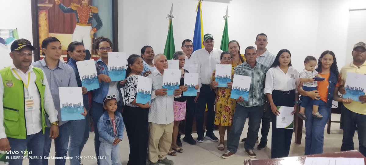 JesMan1979's tweet photo. Alcalde de San Marcos Sucre, Arnulfo Ortega y en compañía del coordinador de títulos del ministerio de vivienda Ismael López, entregaron 15 títulos de propiedad en el municipio de San Marcos Sucre. Como Defensor DDHH y veedor ciudadano comprometido con la labor. @ABDELAESPRIELLA https://t.co/S6MdWbxNKk