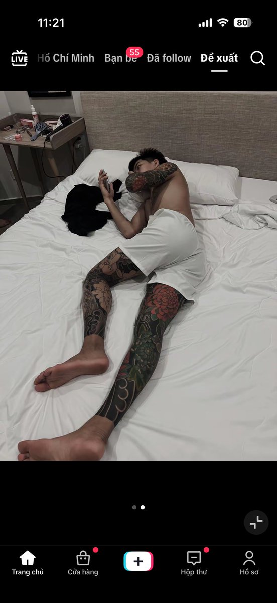 LinhBui51099's tweet photo. Chân trai thẳng xăm mình la 1 thứ gi đó rất cuốn va ngon. Muốn được liếm cả ngày.
E thích liếm chân bj cu. Ai muốn phục vụ k ạ. 
Trai thẳng nhỏ tuổi ốm thôi ạ.
Sài Gòn ạ

Mấy ảnh ngon https://t.co/ddrIfVihzF