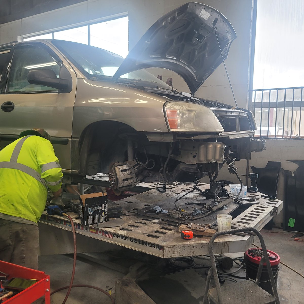 RefinishWay's tweet photo. From Wrecked to Restored!
What looks like a total loss to you is just another opportunity for us to shine.
Every repair is performed with precision and care with your family's safety in mind. 
#NarrowWayCollision  #QueenAnneAutoBody #AutoBody #CollisionRepair  #NWBedliners https://t.co/TDBjvVbliW