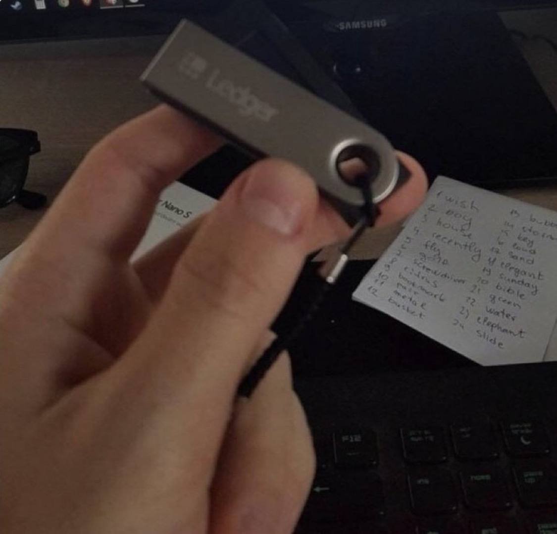 LevisNFT's tweet photo. Lfg I finally got myself a ledger now my money is safe 🙏 https://t.co/Tsw8Dj6bJ2