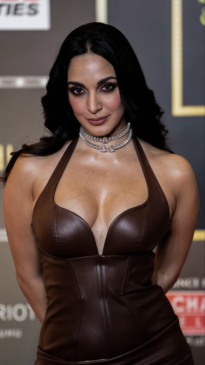 Ggerkc's tweet photo. Just to lick her cleavage skin, i would suck as many dicks as she wish! 

Momma for a reason https://t.co/00QYkbqQUJ