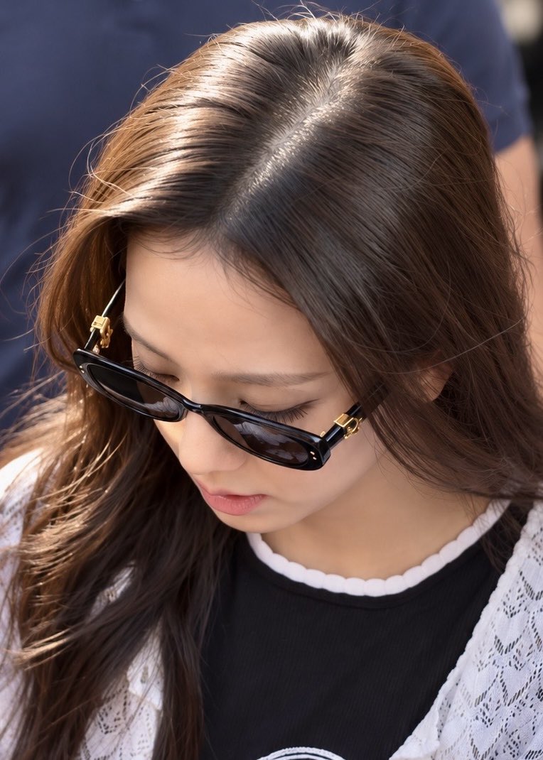 Sooyaschu01's tweet photo. Sorry, I have no idea whose fancam this is, but i had to ss and try to edit it because look that angle, excuse me??? She looks so freaking good 😭😎🔥 Thank you for feeding us this content!😜

https://t.co/vfBJgnDykc https://t.co/uhO2LGkmZC