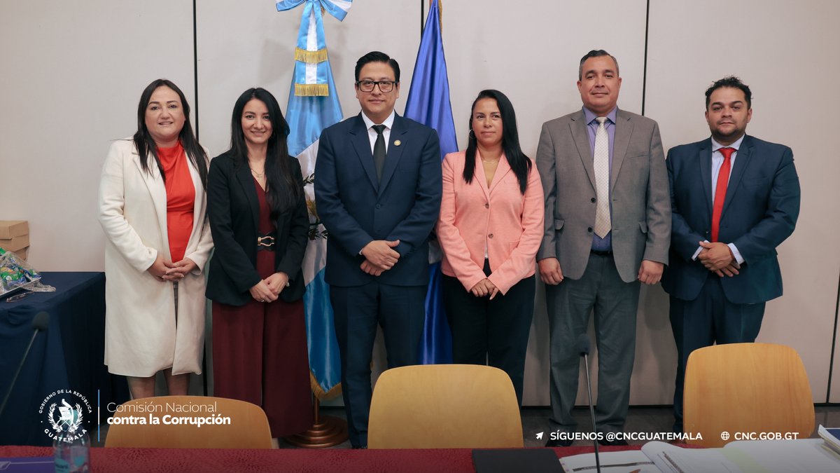 CNCguatemala's tweet photo. ✨ Del 21 al 24 de septiembre, Guatemala fue parte de la Sexta Ronda de Evaluación y Seguimiento a las recomendaciones de la Tercera Ronda del Mecanismo de Seguimiento a la Implementación de la Convención Interamericana contra la Corrupción - MESICIC.

🏛️ El proceso reunió a las entidades de Estado responsables de implementar las recomendaciones de la Convención Interamericana contra la Corrupción, así como a organizaciones de la sociedad civil. Las sesiones fueron lideradas por la CNC y el director ejecutivo Julio Flores, quien es también presidente del mecanismo anticorrupción para el periodo 2026-2027.

📊 Durante las jornadas, los Estados pares de Chile y Ecuador evaluaron los avances, resultados y desafíos de Guatemala en materia de prevención y combate de la corrupción.

⚖️ Las sesiones abordaron temas como el secreto bancario, el enriquecimiento ilícito, la prevención del soborno de funcionarios públicos, la denegación de beneficios fiscales y la extradición, entre otros.

🫱🏼‍🫲🏽 Desde la Comisión Nacional contra la Corrupción acompañamos este proceso, promoviendo la coordinación entre las instituciones participantes y el intercambio de información para dar seguimiento a los compromisos asumidos por Guatemala.

#BitácoraCNC