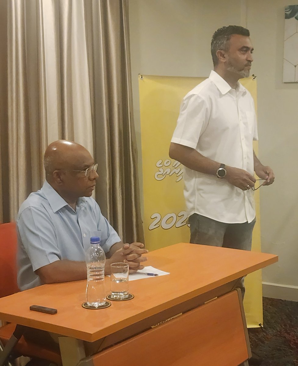 Mohamedfaisalv's tweet photo. Hon @abdulla_shahid team dhuvaheh dhuvahakah dhanee hedhi boduvamun ... live Male City #FudhutheriDhiveiRaajje 
@aabaareh https://t.co/nVDK9oYvyP
