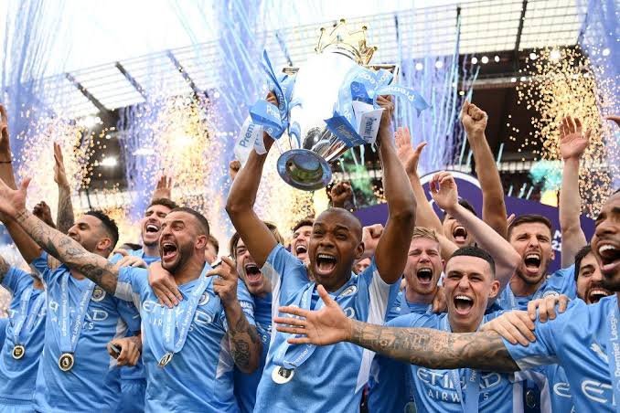 David_Ornside's tweet photo. 🚨𝗠𝗔𝗝𝗢𝗥 𝗕𝗥𝗘𝗔𝗞𝗜𝗡𝗚: Premier League board will hold a meeting tomorrow 30th sept to determine the punishment they will give Manchester city after being found guilty of 115 charges, they will choose one of these three charges;

1. Removed from the premier league  (they will start all over from the championship)

2. Removing the club an amount between 20 and 25 points in the Premier League for 3 to 5 years.

3. Five years ban on Incoming transfer and fine.