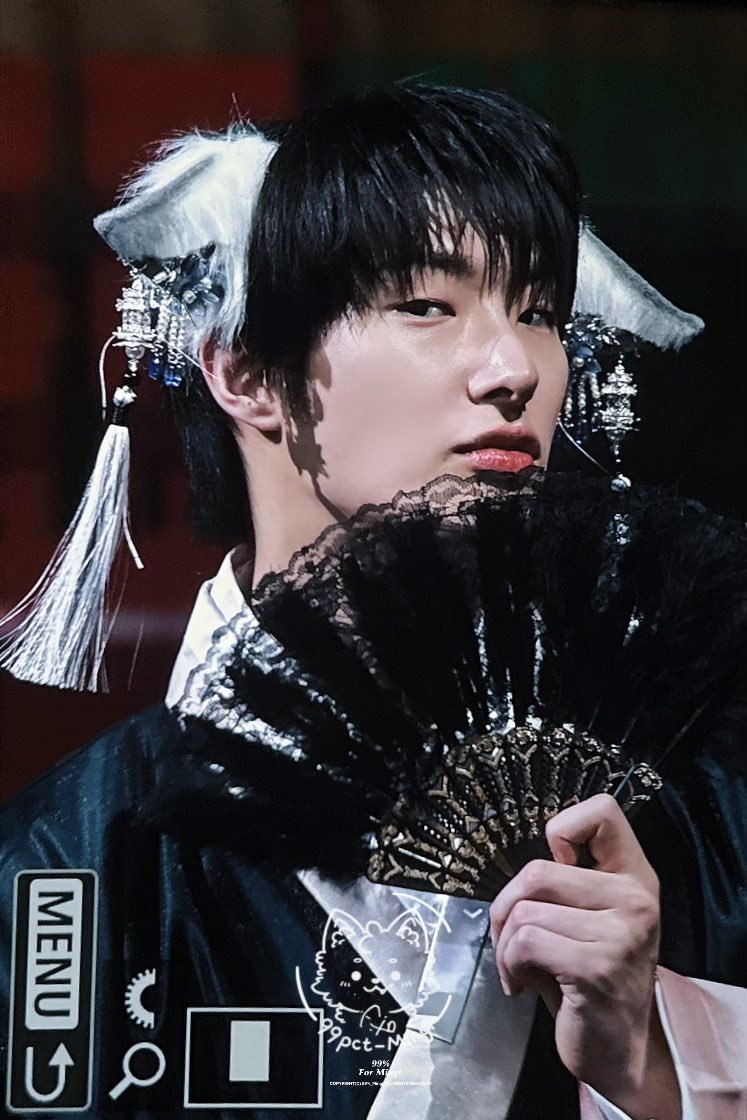 yeoyungism's tweet photo. historical era yvngi🪭

mg gave him a teasing smile before turning away. "goodnight, then"

yh caught his wrist. "oh, no you don't."

before mg could protest, yh pulled him back, the silk fan opening in his other hand just as their lips met,shielding them from the crowded hall.👇 https://t.co/LVqnEGMOOR