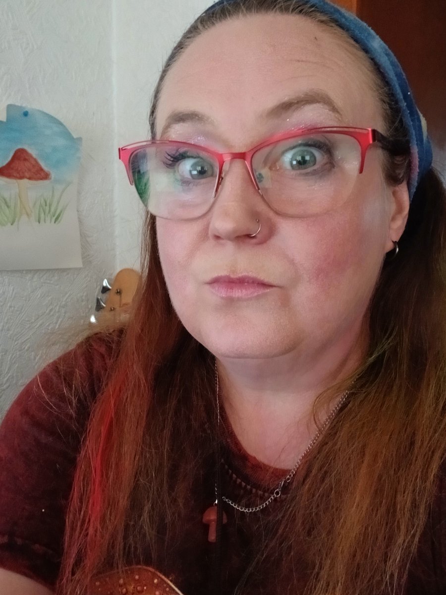 Abracalouie's tweet photo. Linda Belcheresque. Going to see T-Rextasy in a bit. AYY! https://t.co/1QstcXXyFH