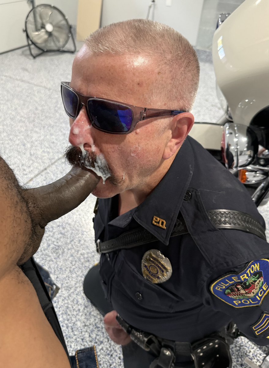 cophawk's tweet photo. @muskyripeguy I'd love to smell your musk with my nose buried in your pubes and you cock down my throat! https://t.co/zNLWyjFlPV