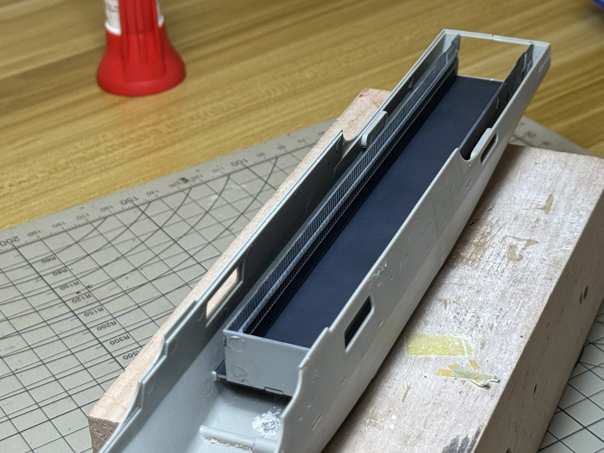 SHOKAKU_NANODAA's tweet photo. [1/700 Type 071 LPD WIP]

Once the well deck parts are assembled, attach the well deck to the hull.

#scalemodel  #shipmodel #艦船模型 #scalemodelling #scalemodeling https://t.co/H5EONEGNu8