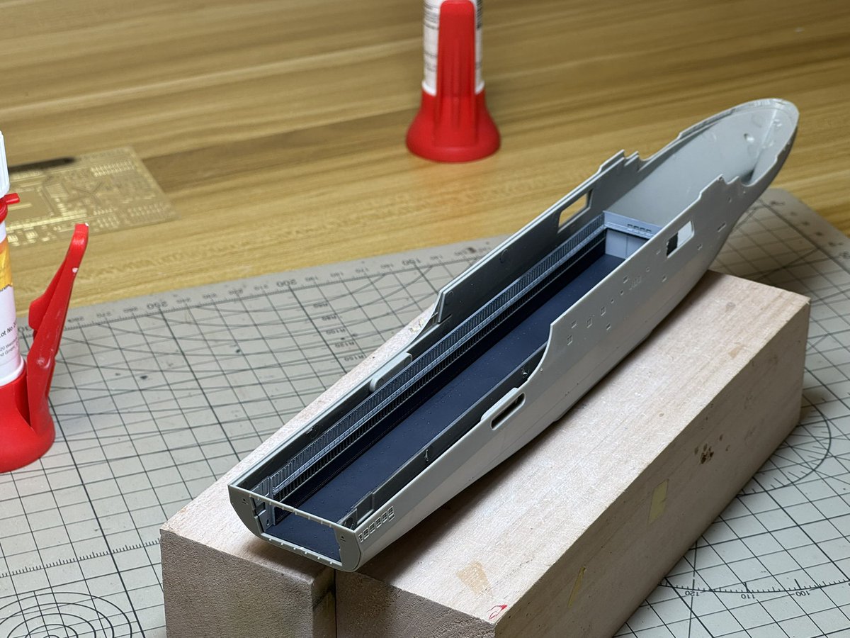 SHOKAKU_NANODAA's tweet photo. [1/700 Type 071 LPD WIP]

Once the well deck parts are assembled, attach the well deck to the hull.

#scalemodel  #shipmodel #艦船模型 #scalemodelling #scalemodeling https://t.co/H5EONEGNu8