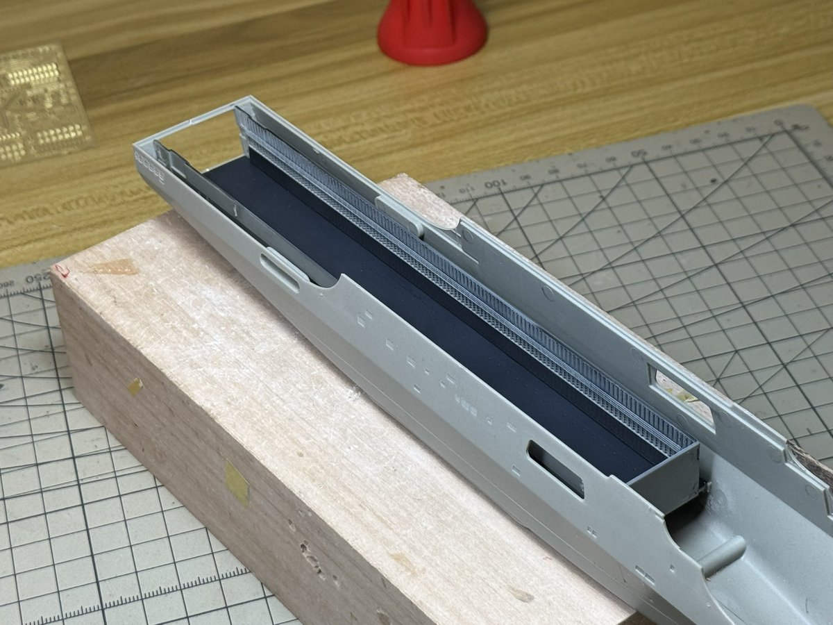 SHOKAKU_NANODAA's tweet photo. [1/700 Type 071 LPD WIP]

Once the well deck parts are assembled, attach the well deck to the hull.

#scalemodel  #shipmodel #艦船模型 #scalemodelling #scalemodeling https://t.co/H5EONEGNu8