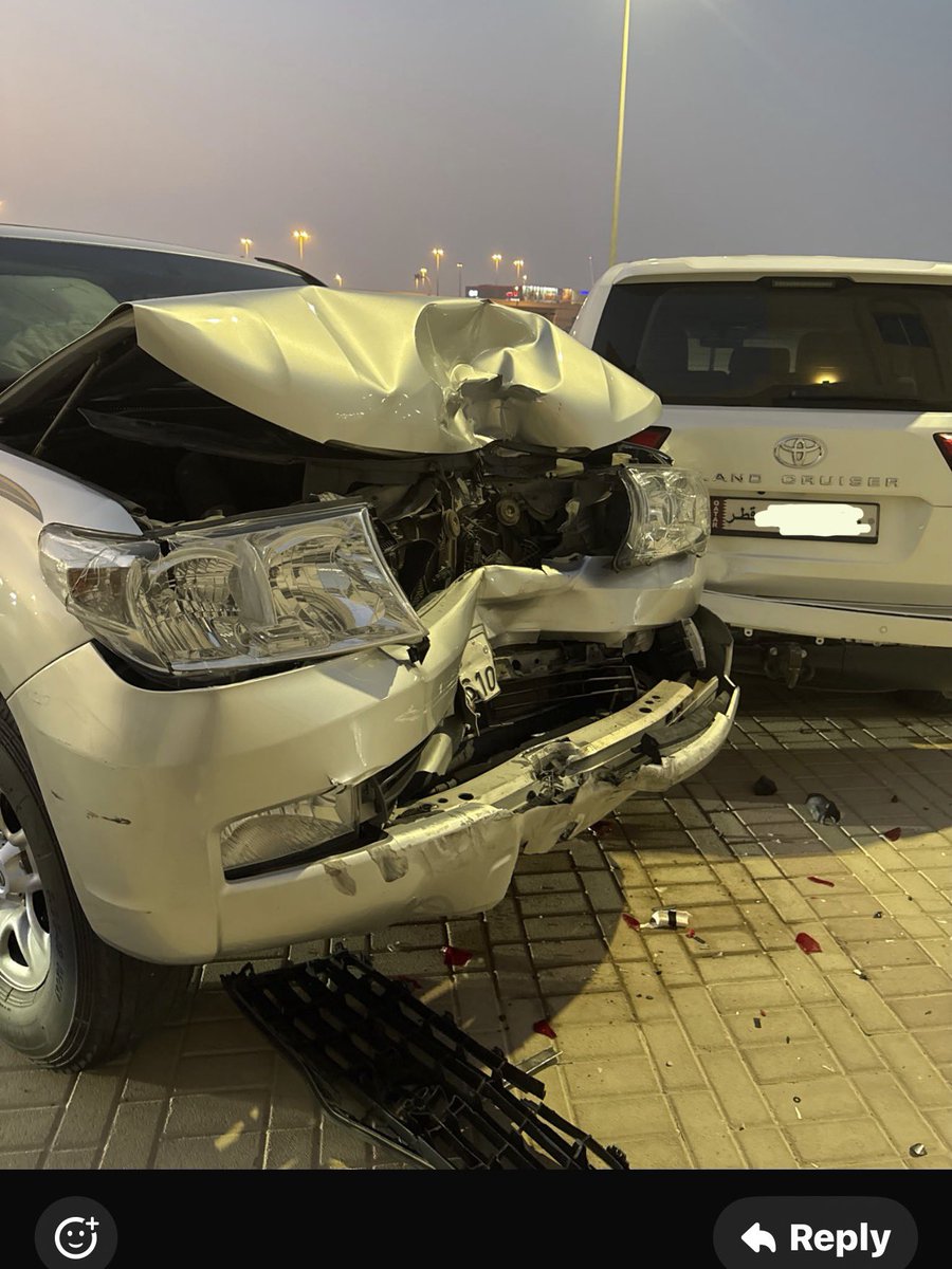 NoofAlthani77's tweet photo. @AshghalQatar شارع 664  روضة الفايده ، منطقة رقم 70 مدخل الشارع يحتاج إلى مطبه ، كل يوم حادث مايصير 
هذا حادث اليوم السياره واقفه جدام البيت وجاي مسرع وظربها شاب صغير بالسن الي يسوق https://t.co/5rwWysK1fq