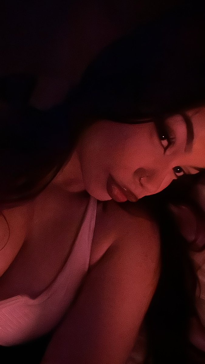 alvszfkn's tweet photo. fico revoltada que uma gostosa como eu tenha q trabalhar todos os dias em uma escala 6x1 💔 https://t.co/agX8ZOhFrz