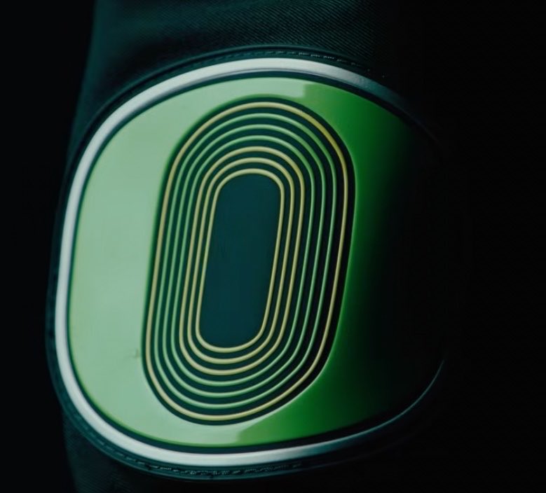 LivCleary's tweet photo. A really meaningful detail on Oregon’s new uniforms:

Hayward Field’s six original running lanes are featured with Lanes 4 and 5 highlighted in honor of Spencer Webb and Khyree Jackson.

Their numbers are also featured inside each cleat.

#GoDucks | @OregonDucks_SI 

https://t.co/AgpMdLTifU