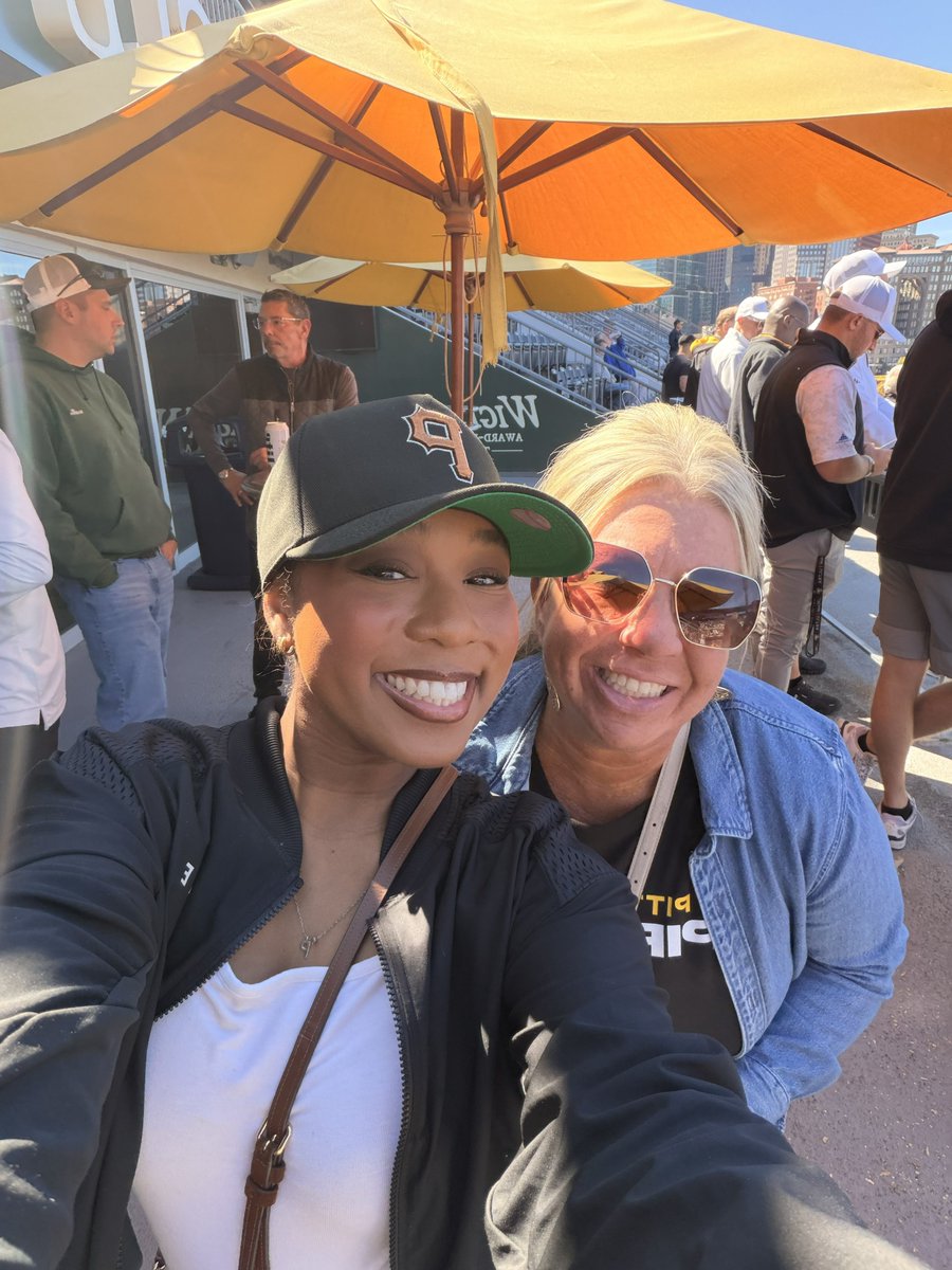 TriStateOffice's tweet photo. Last week, we treated some of our clients to a day in Pittsburgh, visiting our TSOI showroom and catching a Pirates game. ⚾️

Thank you for your continued trust and business. We’re so grateful for these relationships that go beyond the day-to-day work. Until next time! 🤝 #TSOF https://t.co/tF1Qot46QP