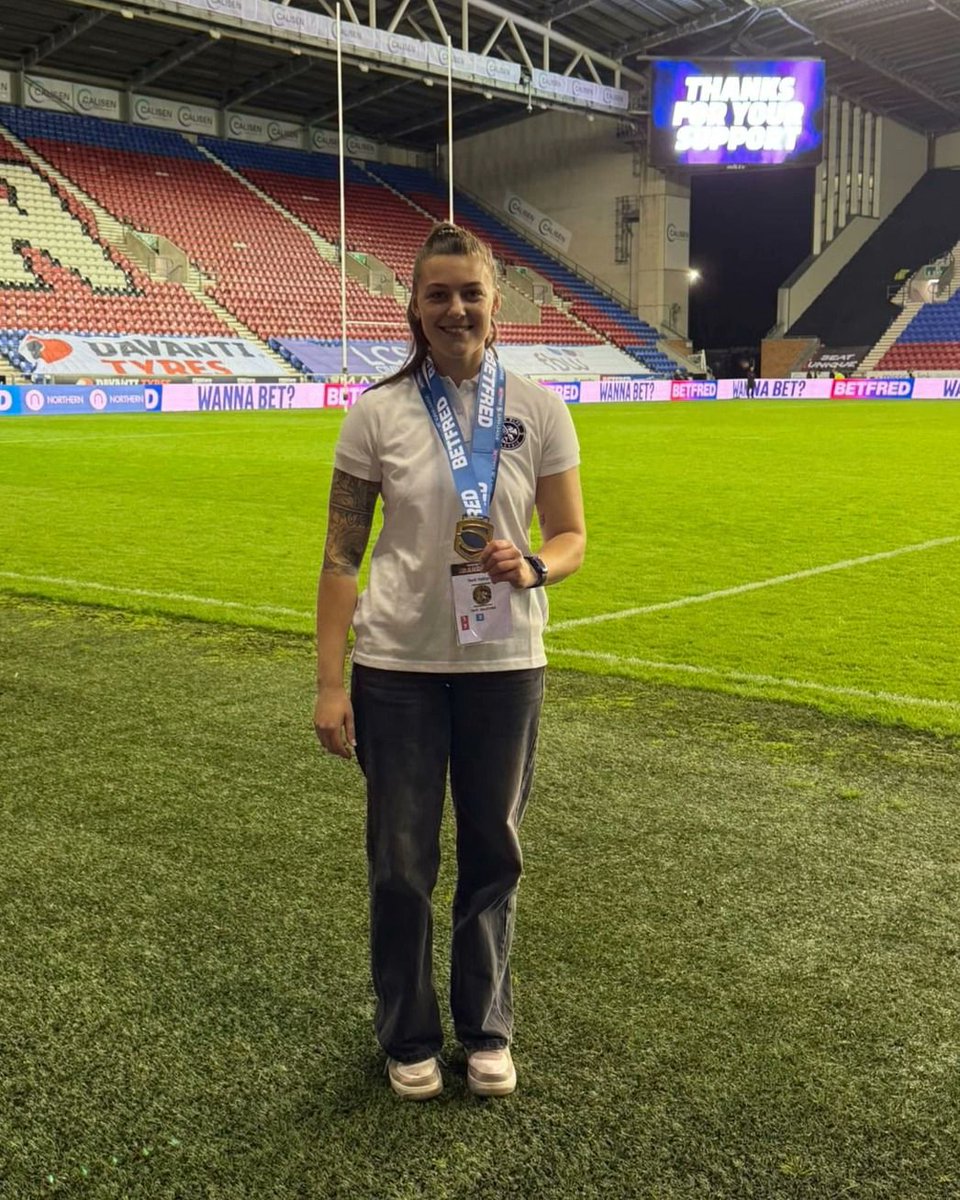 RochdaleHornets's tweet photo. Kate Howard started her rugby league career with Rochdale Hornets. On Sunday, she was a Betfred Women's Super League Grand Final winner with @YorkValkyrie 🥇

We couldn't be prouder of your journey, Kate 💙 https://t.co/2zIYDN1WA6
